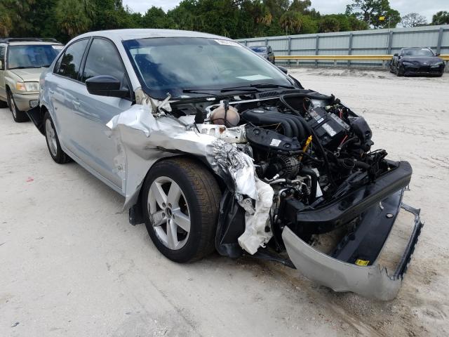 Volkswagen Jetta base (2012)