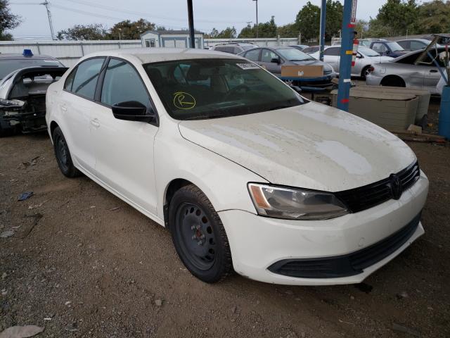Volkswagen Jetta base (2013)