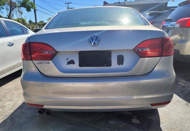 Volkswagen Jetta base (2011)